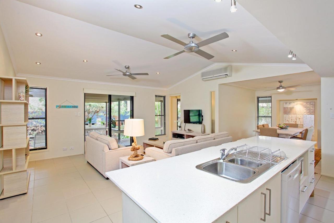 6 Orania Court Rainbow Shores Rainbow Beach Esterno foto